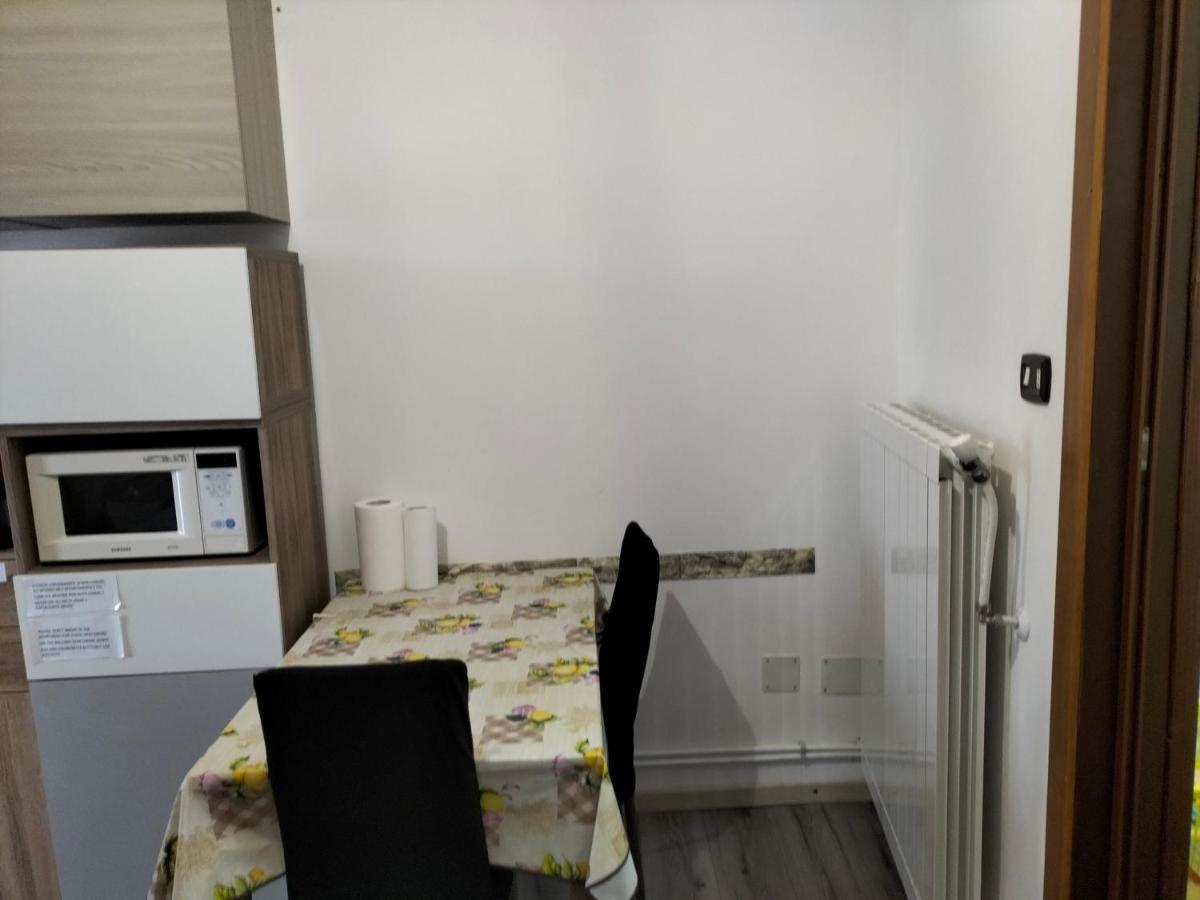 Affitti Brevi Ferrera Monolocale Ferrera 20 Minuti Da Rho Fiera E San Siro Apartamento Bareggio Exterior foto